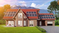 Einfamilienhaus mit Photovoltaikanlage auf dem Satteldach